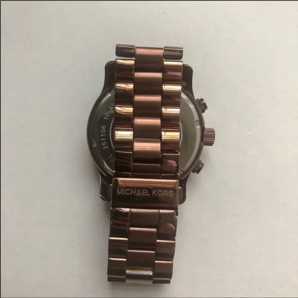 Michael Kors Oversized Watch - Picture 5 of 8